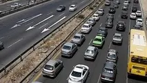 ترافیک در آزادراه قزوین-کرج نیمه سنگین است