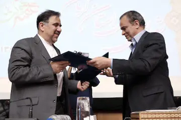 امضای موافقت‌نامه تقویت حمل‌و‌نقل ریلی و جاده‌ای بین وزارت راه و شهرسازی و استانداری کرمان 