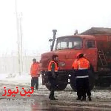برف و یخبندان راه ارتباطی ۱۰ روستای فاروج را مسدود کرد