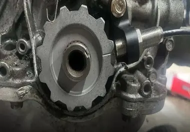 علائم خرابی سنسور دور موتور؛ دلایل، روش عیب یابی و نحوه تعویض