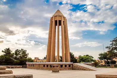 آرامگاه ابوعلی سینا در همدان، مشهورترین پزشک ایرانی در جهان