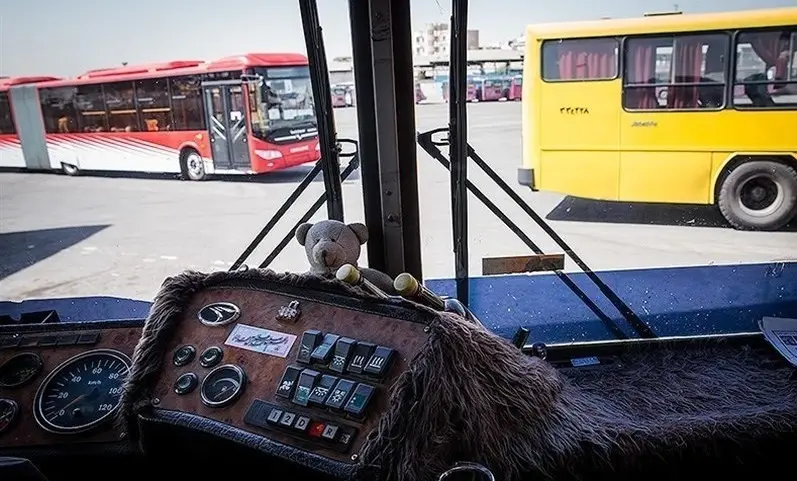 کولر وسیله‌ای تزئینی در اتوبوس‌های کلانشهر کرمانشاه 