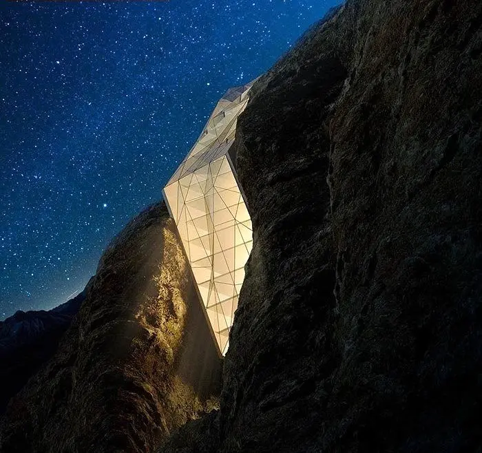 هتل شیشه ای معلق در دل کوه‌‌ های آلپ + عکس
