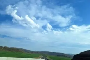 زیبایی آزادراه شیراز اصفهان در تابستان ۱۴۰۴؛ مناظری که شوق سفر را زنده می‌ کند (فیلم)