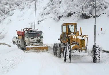 استقرار راهداران در محورهای برفگیر مازندران 