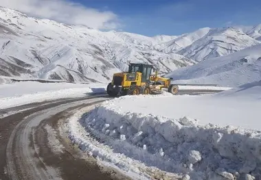 ۱۳۲۵ کیلومتر از محورهای کوهستانی مازندران درگیر برف شد 