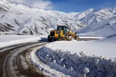 ۱۳۲۵ کیلومتر از محورهای کوهستانی مازندران درگیر برف شد 