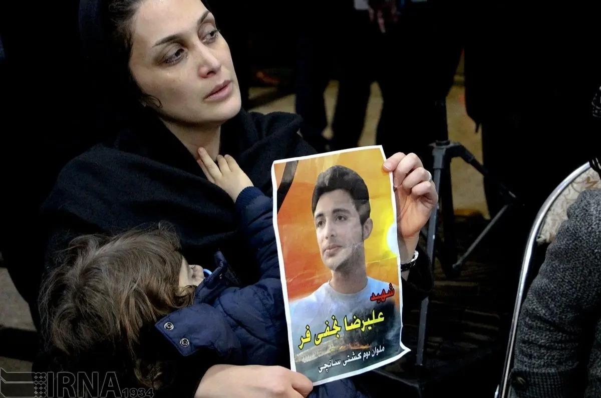 گزارش تصویری/  وداع با جانباختگان حادثه نفتکش ایرانی در بندر انزلی