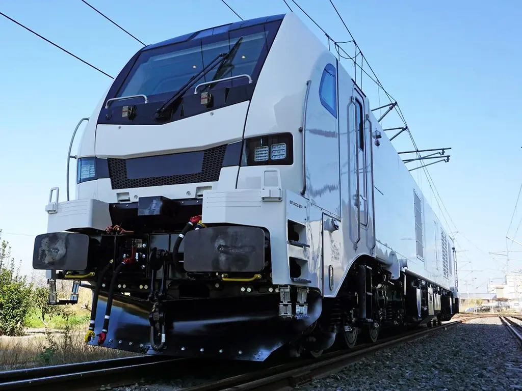 ELP orders 9 MW multi-system electric locos
