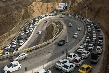 آخرین وضعیت جاده های شمالی / ترافیک سنگین در آزادراه کرج – تهران حدفاصل پل فردیس تا پل کلاک 