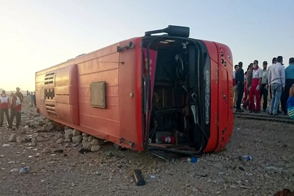 خودرو و جاده سهمی در علت واژگونی اتوبوس دانش آموزان هرمزگانی ندارند