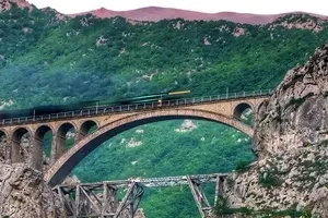 وحید علی قارداشی: راه‌ آهن سراسری؛ میراثی صنعتی با روحی انسانی