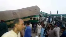 70 کشته و زخمی در برخورد دو قطار در پاکستان + فیلم 