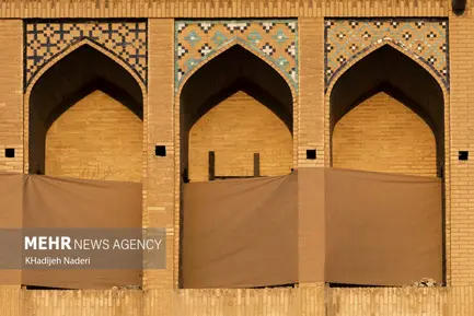 نصب جان پناه پل خواجو 