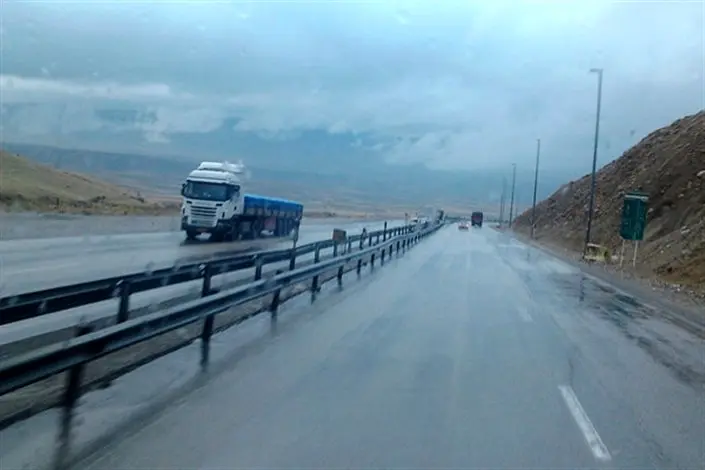 کاهش ۲۳ درصدی ترددهای جاده ای در مبادی آذربایجان غربی 