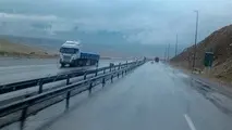 تردد روان در اکثر محورها/ محورهای چهار استان بارانی است
