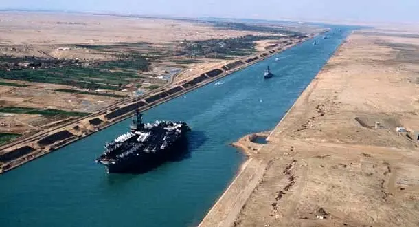 Qatari ships banned in Egypt but not in Suez Canal transit