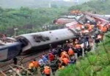 خارج شدن قطاری از ریل در هند چهار کشته بر جای گذاشت