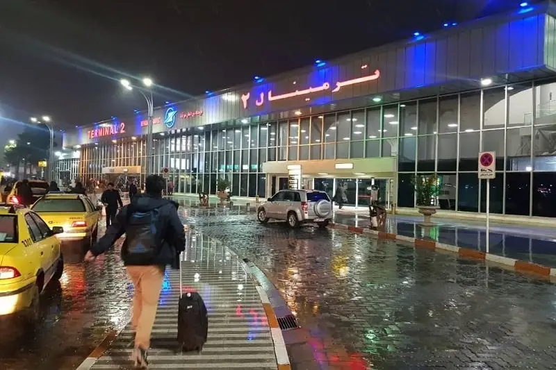بارش برف و عملیات زمستانی در فرودگاه بین‌المللی مهرآباد تهران