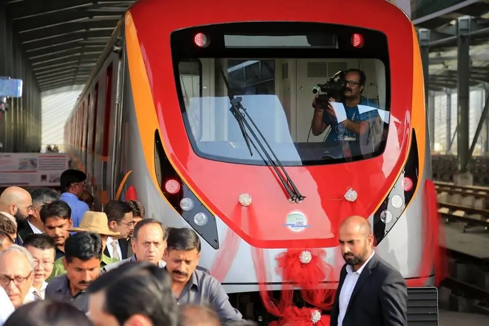 پیشرفت 75 درصدی نخستین طرح حمل و نقل سریع شهری پاکستان با کمک چینی ها