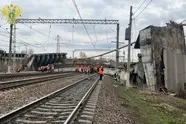 یک کشته و چند مجروح در پی فرو ریختن پل روی خط ریلی در روسیه