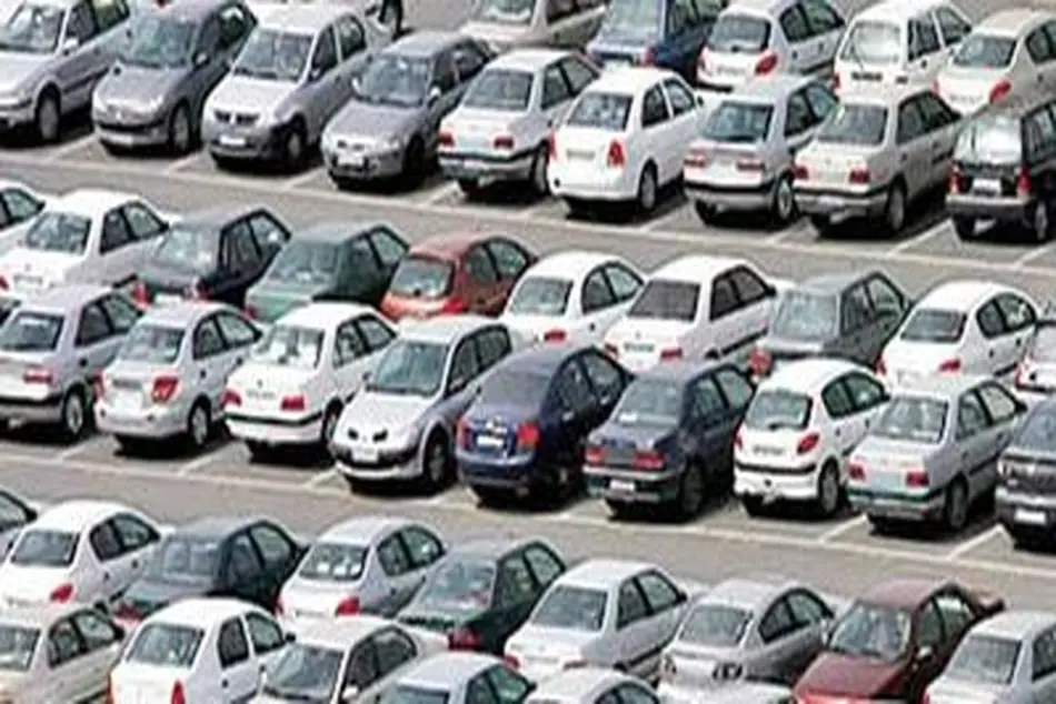 تاثیر مدیریت عرضه توسط خودروسازان بر افزایش حاشیه قیمت در بازار صحت ندارد