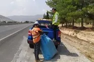 نظافت آزادراه شیراز اصفهان ؛ روزانه چقدر زباله از طولانی ترین اتوبان ایران جمع می شود؟(تصاویر)