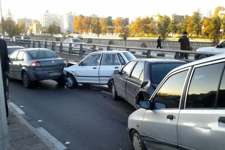 تصادف زنجیره ای بین ۲۳ خودرو