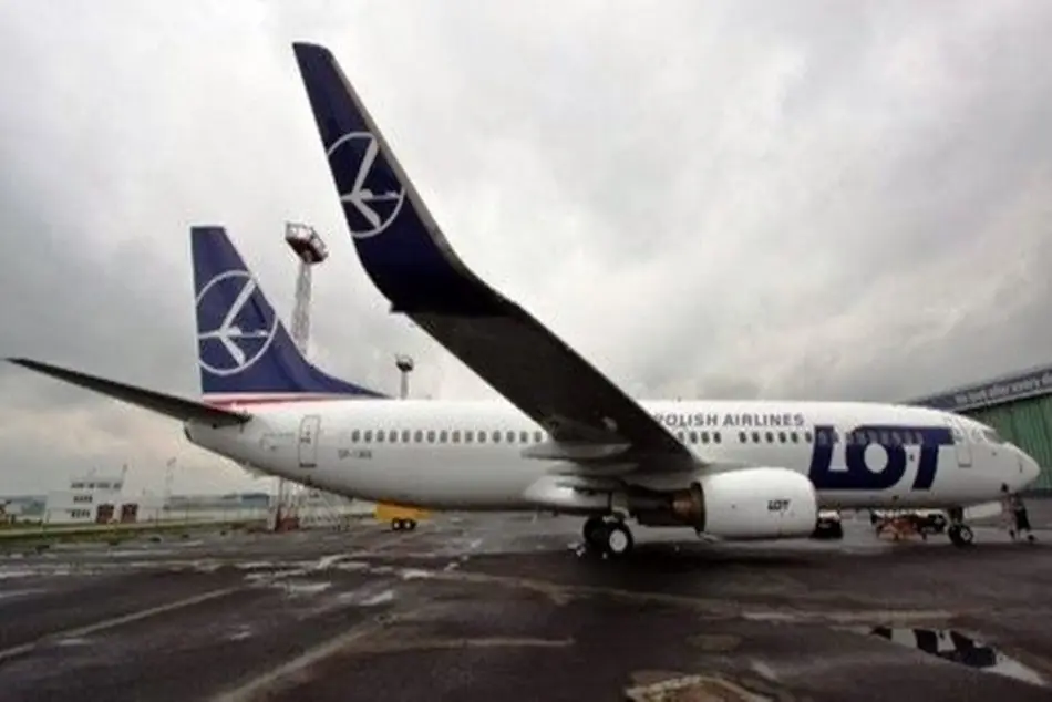 LOT Polish Airlines takes delivery of first Boeing 737-800