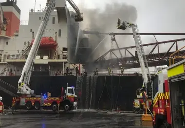 Fire breaks out on bulk carrier at Port of Kempla