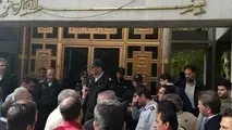 تجمع اعتراضی رانندگان فرودگاه امام در مقابل شورا + فیلم و عکس
