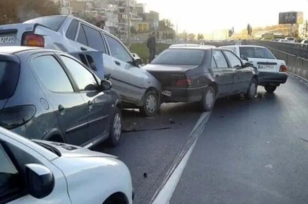 وقوع تصادف زنجیره‌ای در شیراز/پنج نفر مصدوم شدند