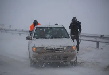 جاده کندوان به دلیل کولاک همچنان مسدود است/ تعطیلی تا اطلاع بعدی/ راه ۲۱۰ روستای کوهستانی مازندران مسدود است