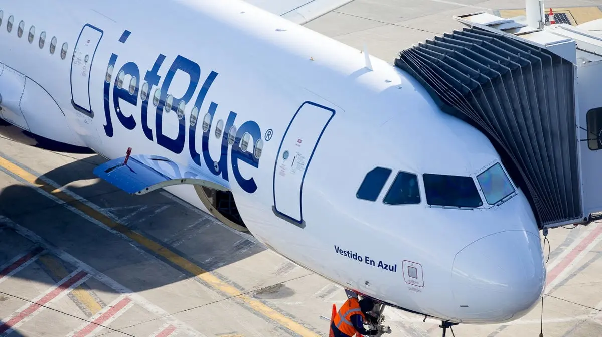 JetBlue begins requiring all customers to wear face coverings during travel