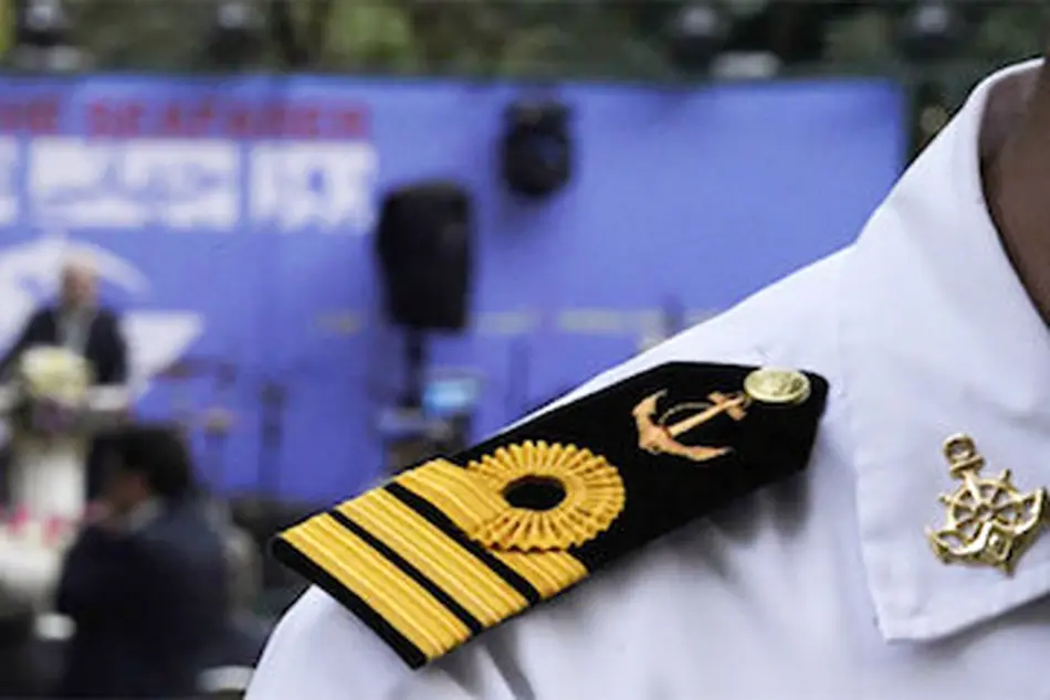 تقدیر از دو کاپیتان فعال بندر شهید رجایی در روز جهانی دریانورد
