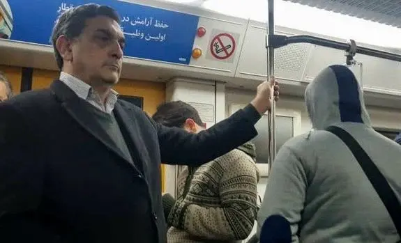 حناچی امروز با مترو و تاکسی به شهرداری رفت