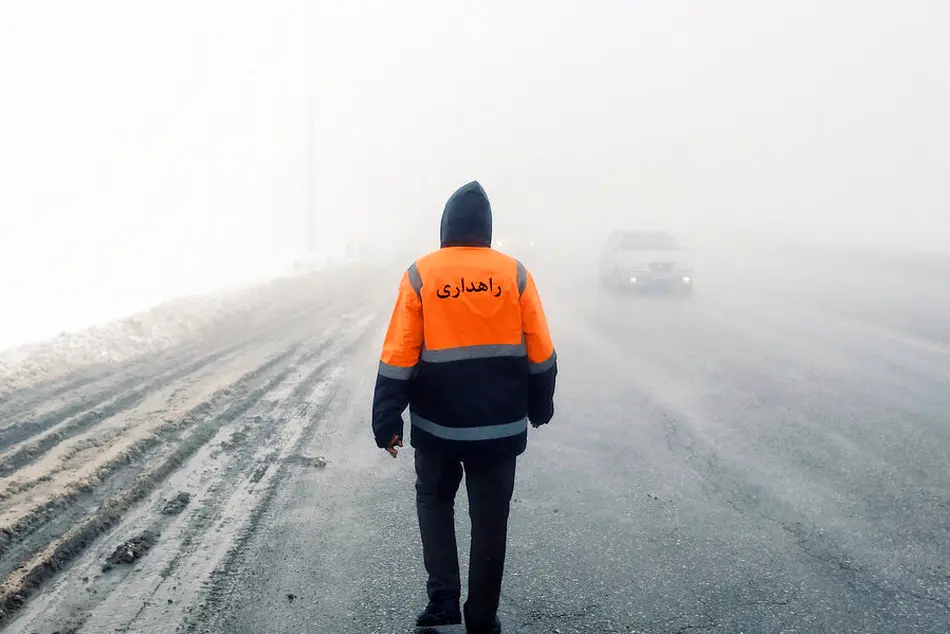 بارش برف و باران جاده‌های استان تهران را لغزنده کرد