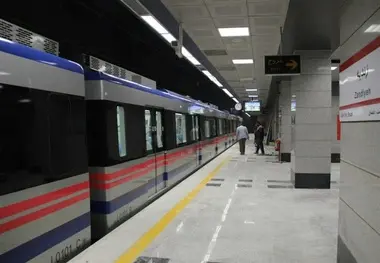 کتاب‌خوانی 50 هزار مسافر مترو در یک ماه