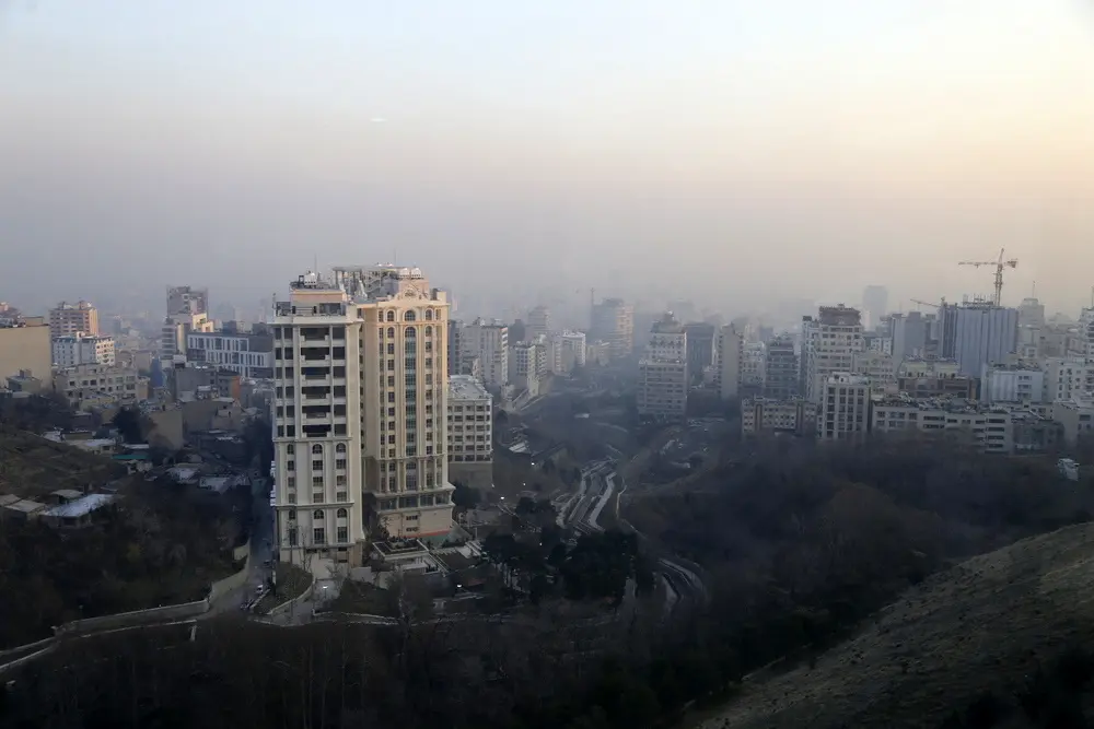 وضعیت قرمز تهران در ۲۲ ایستگاه سنجش کیفیت هوا