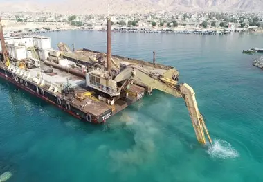 عملیات لایروبی حوضچه بندر پرک آغاز شد

