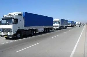 تسهیل تردد کامیون‌های حامل بار موکب‌های اربعین حسینی در مرز مهران 