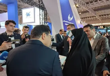 بازدید مشاور اقتصادی رییس جمهور از غرفه صندوق پس انداز کارکنان راه آهن در ششمین نمایشگاه حمل و نقل