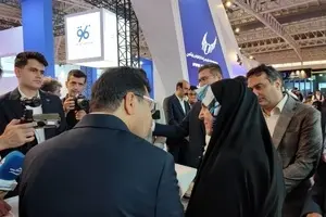 بازدید مشاور اقتصادی رییس جمهور از غرفه صندوق پس انداز کارکنان راه آهن در ششمین نمایشگاه حمل و نقل