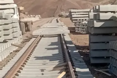 پیشرفت ۶۵ درصدی ایستگاه راه آهن فیروزآباد/  شتاب در توسعه زیرساخت های ریلی و جاده ای کوثر