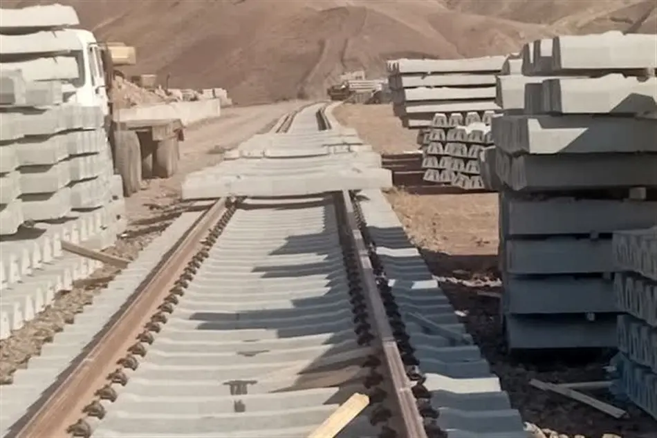 پیشرفت ۶۵ درصدی ایستگاه راه آهن فیروزآباد/  شتاب در توسعه زیرساخت های ریلی و جاده ای کوثر