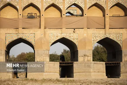 نصب جان پناه پل خواجو 