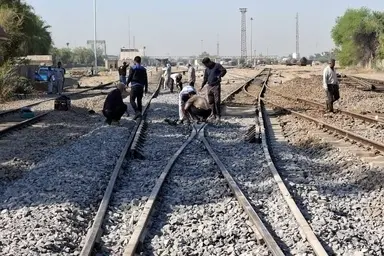 نوسازی و نصب سوزن‌ های ریلی در ایستگاه راه‌ آهن اهواز