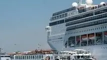 کشتی کروز با قایق توریستی برخورد کرد + فیلم 