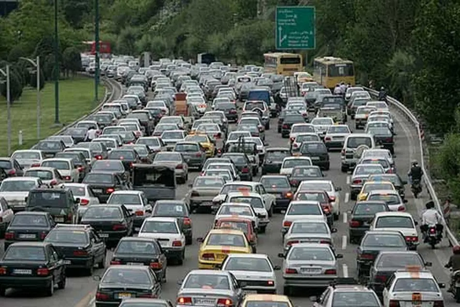 ترافیک آزاد راه کرج به قزوین نیمه سنگین است