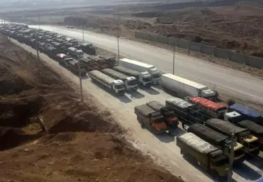 عکس| بلاتکلیفی 500 کامیون‌ حامل سیب‌زمینی در مرز پرویزخان